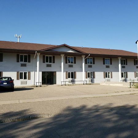 Tower Inn Estevan Buitenkant foto