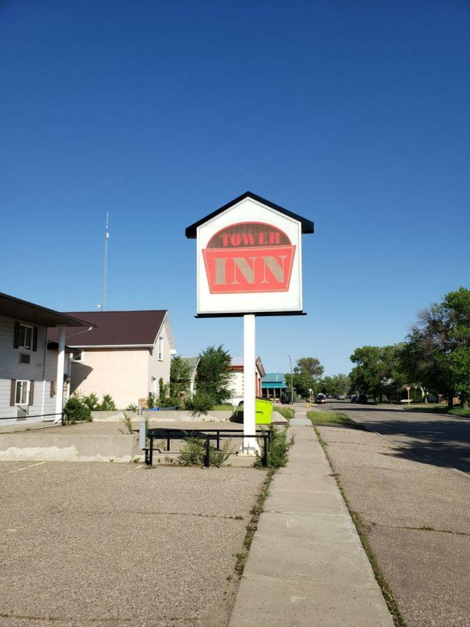 Tower Inn Estevan Buitenkant foto