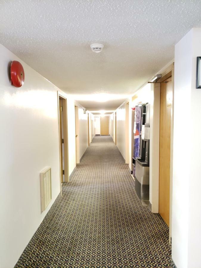 Tower Inn Estevan Buitenkant foto