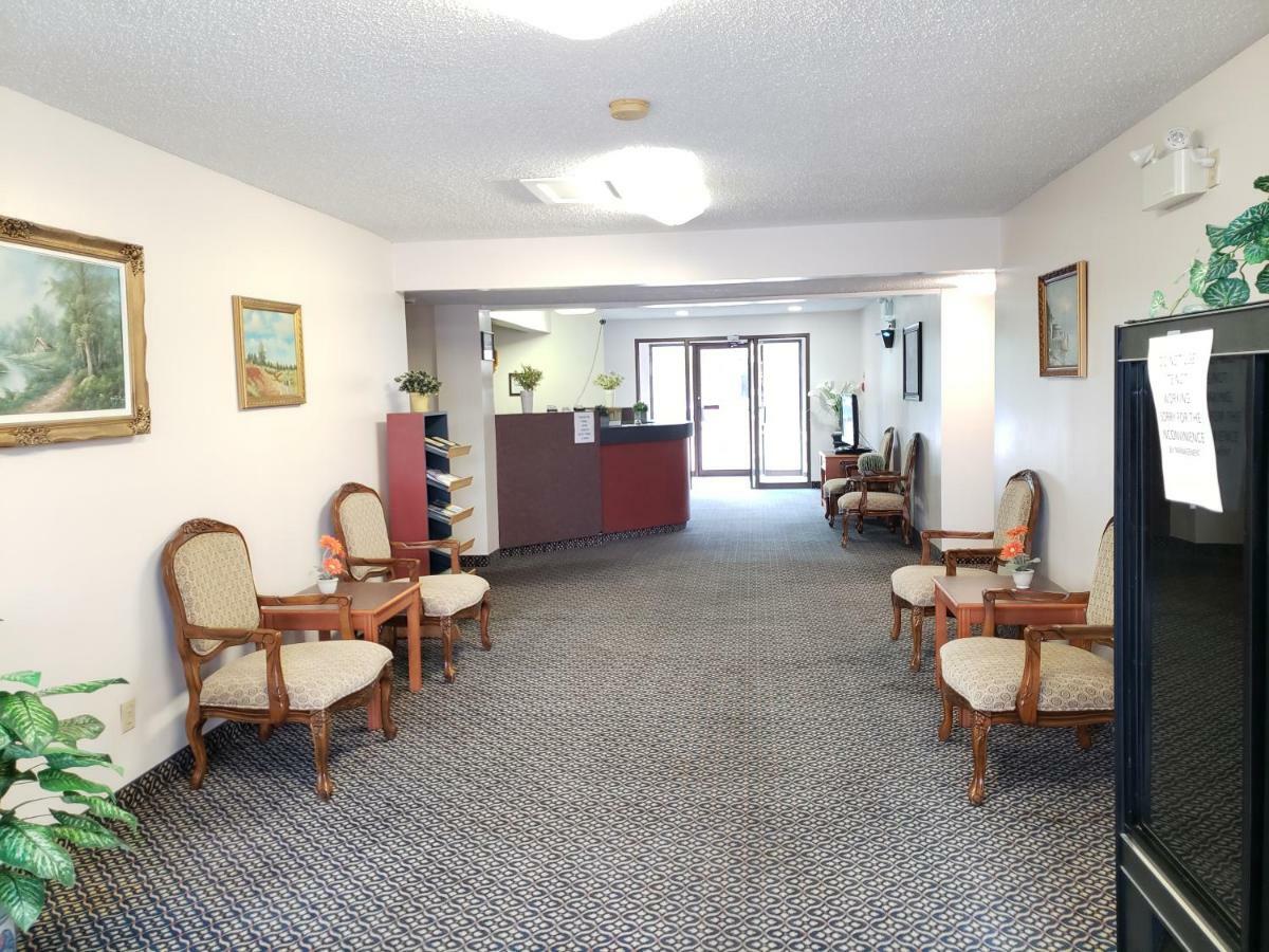 Tower Inn Estevan Buitenkant foto